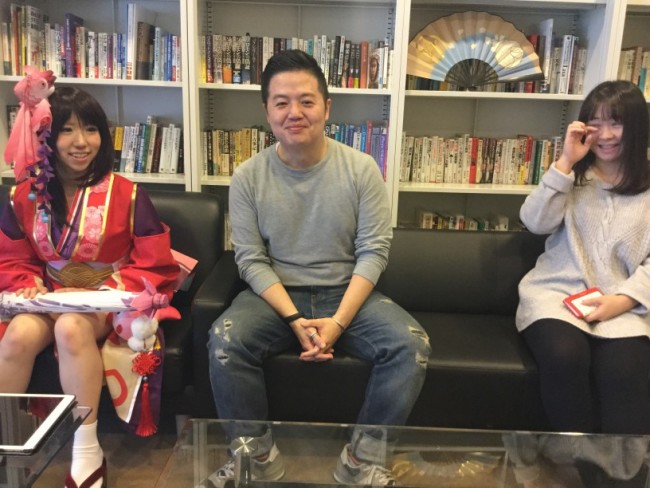 右の方は通訳の方。日本語もすごくお上手▲