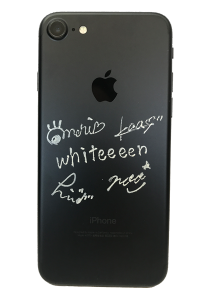 抽選で各一名様に、サイン入りiPhone７をプレゼント！