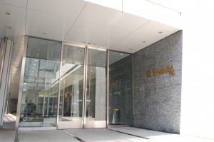 群馬県高崎氏にあるヤマダ電機本社入口