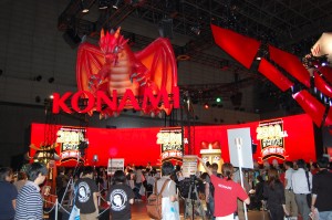コナミブースではドラゴンコレクションがかなり目立っていた