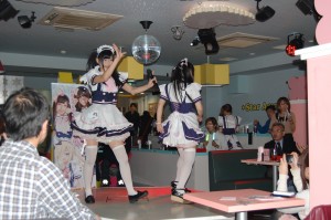 キュートなメイドのライブも見れるよ
