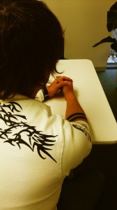過去の並々ならぬ事情により顔出しNG。やはり昔何か…	