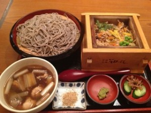 超オススメの鴨ざると五目せいろのセット。