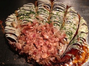 オーソドックスな牛すじとこんにゃくのお好み焼き。