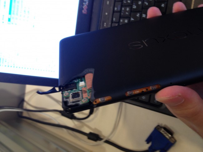 電源ボタンはどこかへ行ってしまいました。