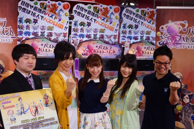 左からパズバトプロデューサーの門井信樹さん、武田ムラクモ役の岡本信彦さん、ティンニン役の五十嵐裕美さん、沖田リオナ役の内田真礼さん、そしてパズドラの山本P