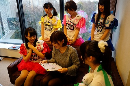 サイン色紙とチェキをかけ、神宿と対決！