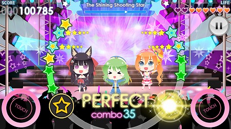 リズムゲームはミニサイズになったアイドルたちが踊る姿がキュート！