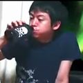 毒飲んだらダメですよ！ツッコミもボケも面白い実写ツッコミアプリ「ツッコマニア」の画像