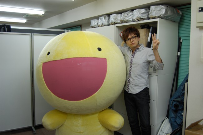 なんとふにゃもらけがインタビューに来てくれた！右が株式会社ピース代表の増田浩二氏。