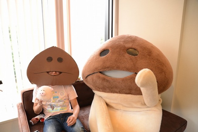 まだまだ暑い昼下がり、ジェスチャー付きで力の限り説明してくれるなめこさん。