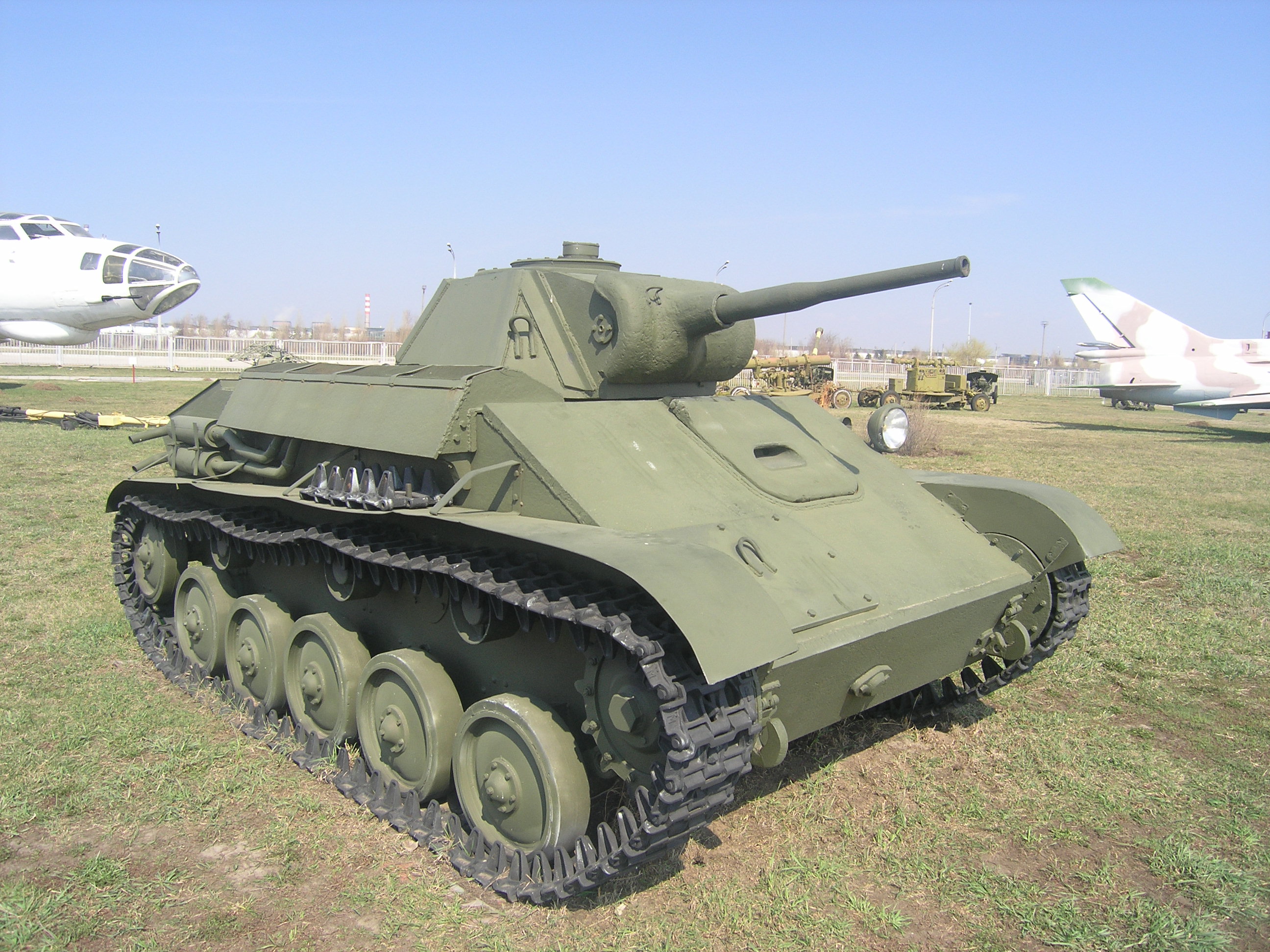 T-70 画像出典：https://ja.wikipedia.org/wiki/T-70_(戦車)