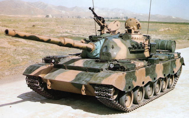 80式戦車 画像出典：https://ja.wikipedia.org/wiki/80式戦車