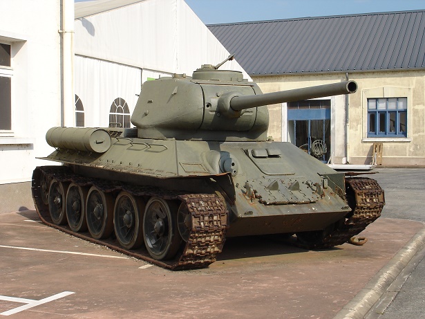 T-34 画像出典：https://ja.wikipedia.org/wiki/T-34