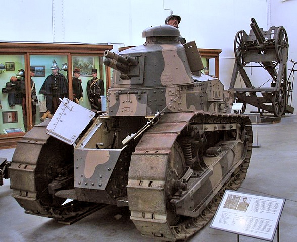 画像出典：https://ja.wikipedia.org/wiki/ルノー_FT-17_軽戦車