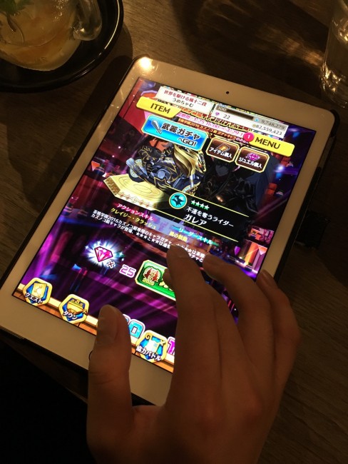 使用している端末はiPhone、Android、そしてiPadだ。